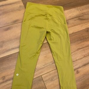Lululemon cute pear-yellow color leggings. 🍐